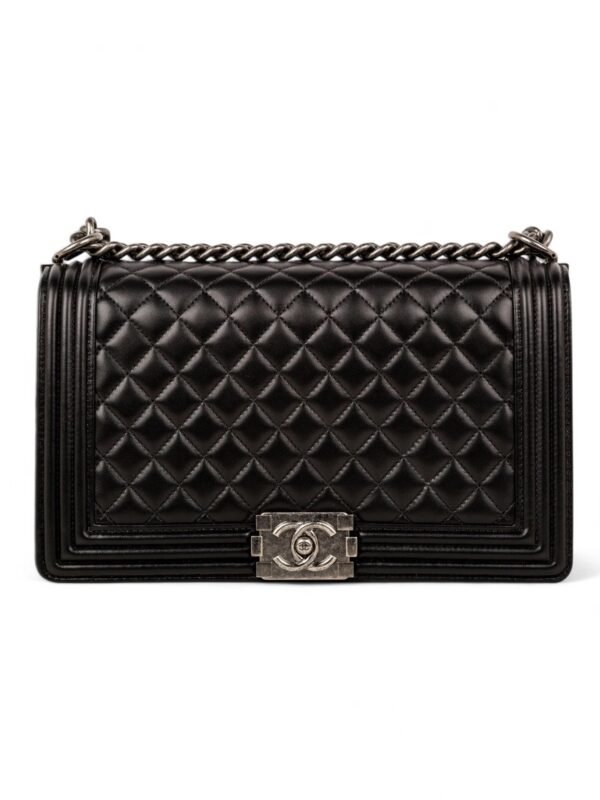 Chanel Medium Boy Bag + Brand Box , size 25*14