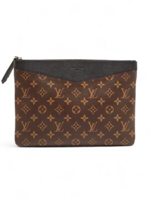 Louis Vuitton Monogram Daily Pouch clutch + Brand Box , size 29*20