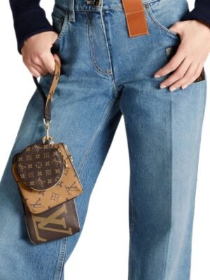 Louis Vuitton monogram Trio pouch + Brand Box , size 18*10